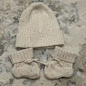 Baby crochet knit bootie shoes/socks & matching hat